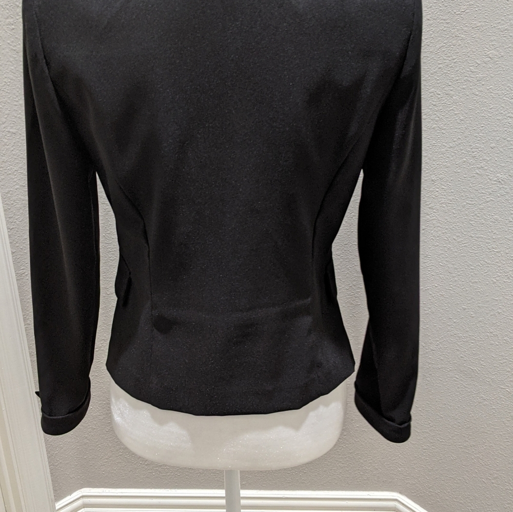 Blazer - Picture 3 of 9